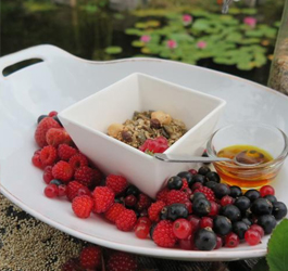Recept van Rineke Dijkinga: Crunchygranola met zomerfruit